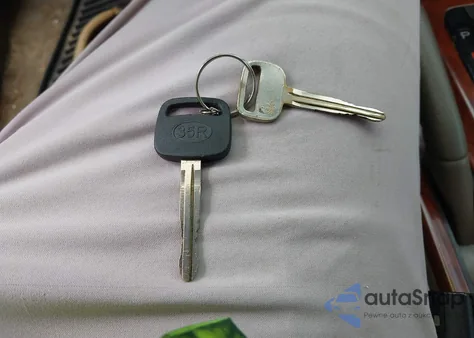 2002 Toyota Camry Le z USA, uszkodzony, nr VIN 4T1BE32K22U573578